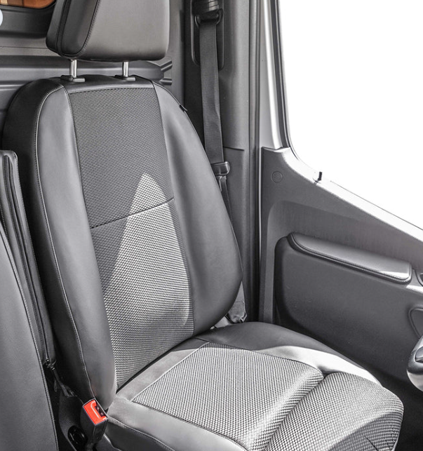 Maßgeschneiderte Schonsitzbezüge für Fahrer- und Beifahrersitz mit ausziebarer Oberschenkelablage für Mercedes-Benz Sprinter ab 06/2018